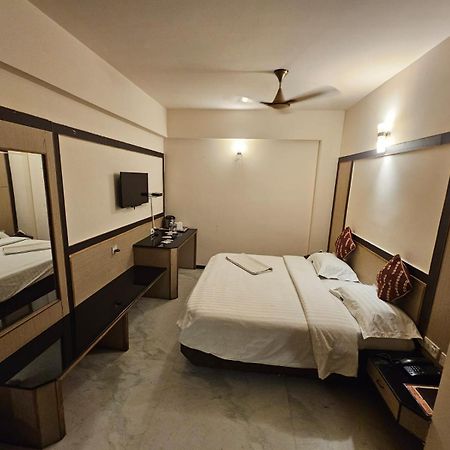 Hotel Merilin Erode Esterno foto
