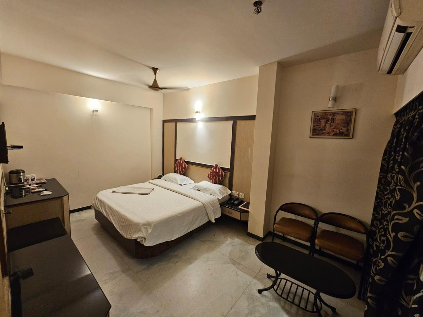 Hotel Merilin Erode Esterno foto