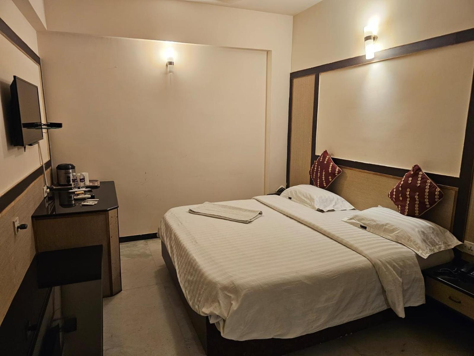 Hotel Merilin Erode Esterno foto