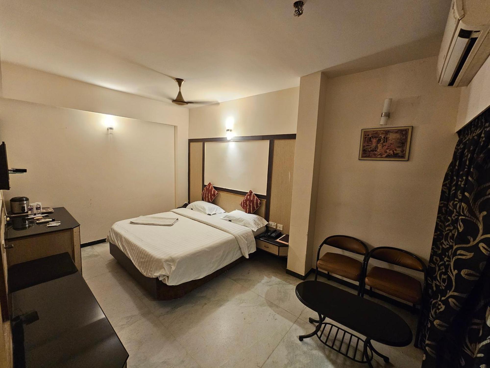 Hotel Merilin Erode Esterno foto