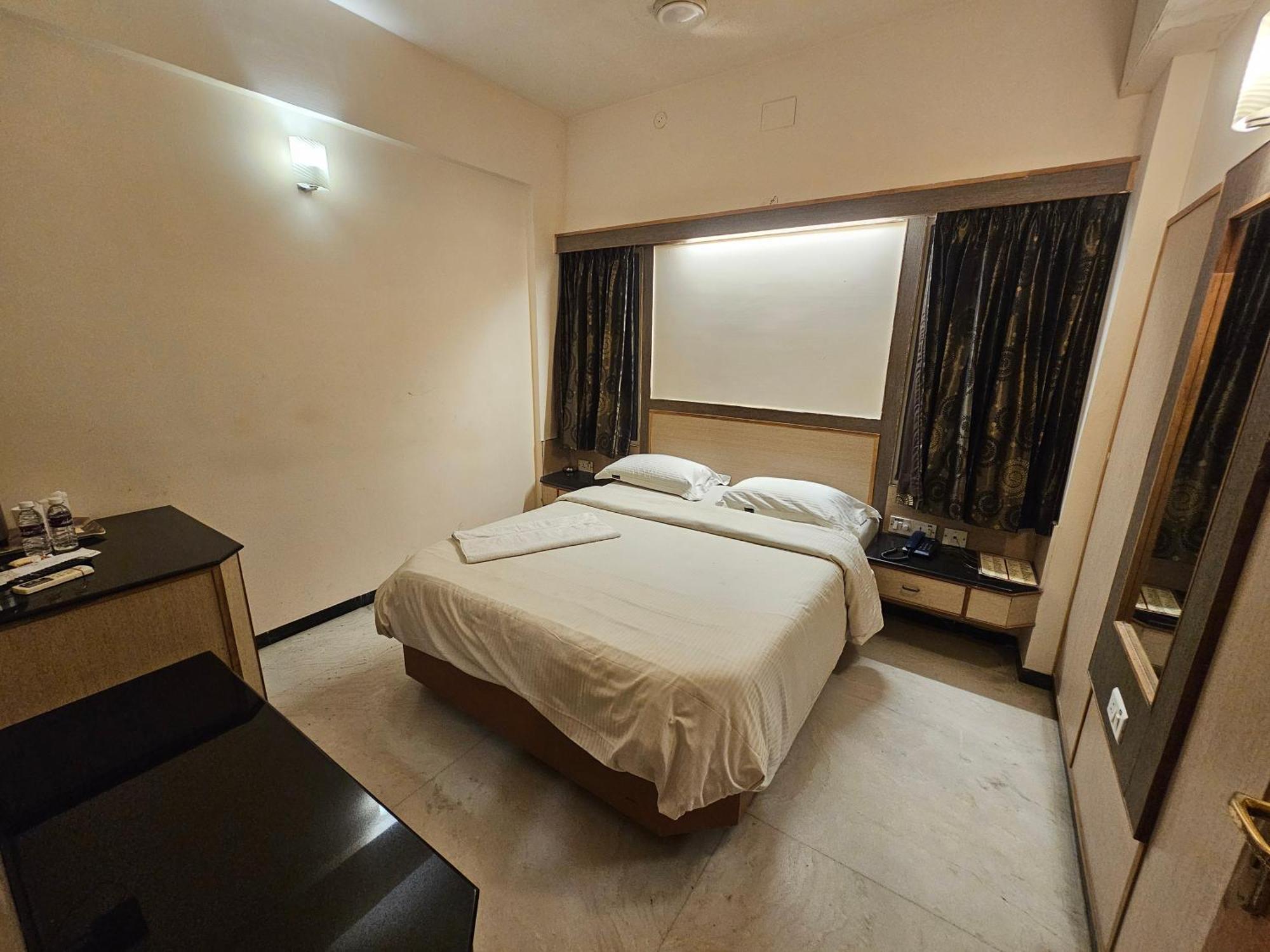 Hotel Merilin Erode Esterno foto